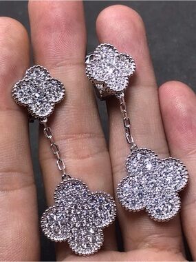 Excellent Used Condition Van Cleef & Arpels  Earrings